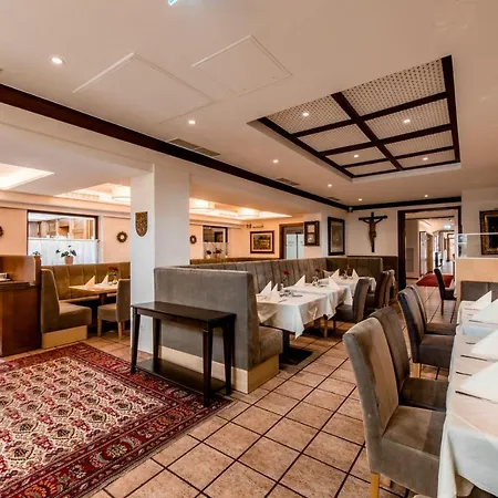 克罗恩酒店 4* 蒙德湖